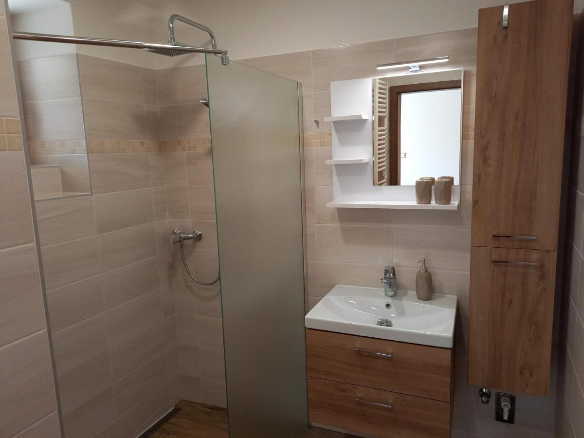 Apartmany 27 Nemcicky  Luaran gambar